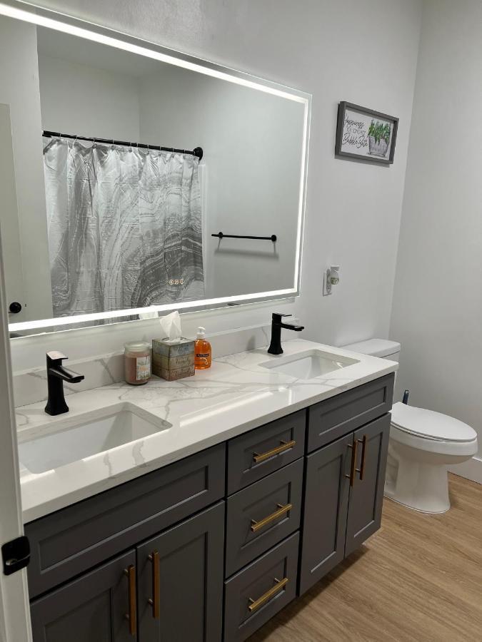 South Charlotte Most Wanted Extérieur photo