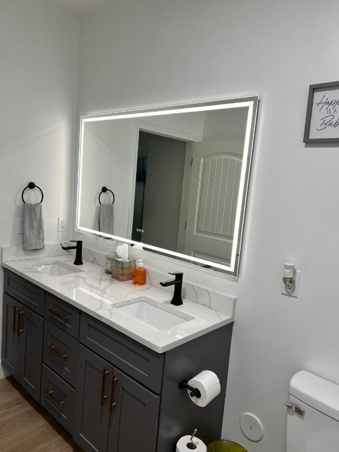 South Charlotte Most Wanted Extérieur photo