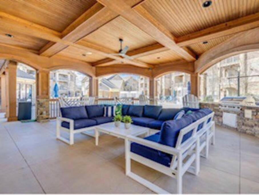 South Charlotte Most Wanted Extérieur photo