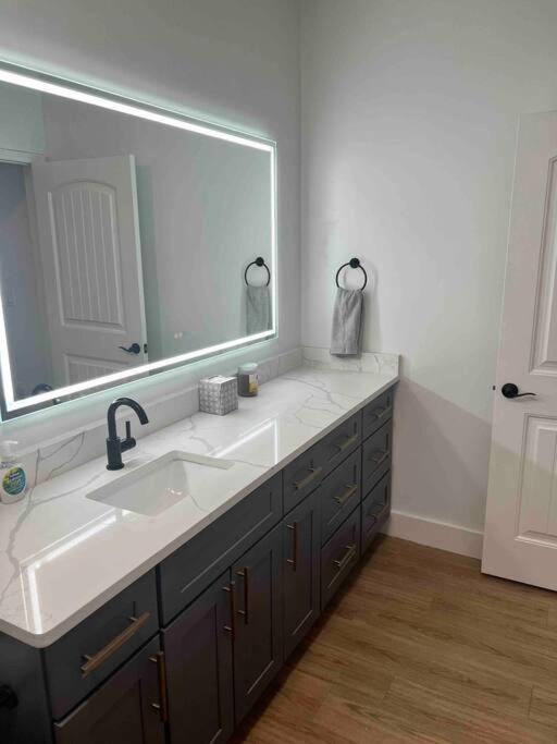 South Charlotte Most Wanted Extérieur photo