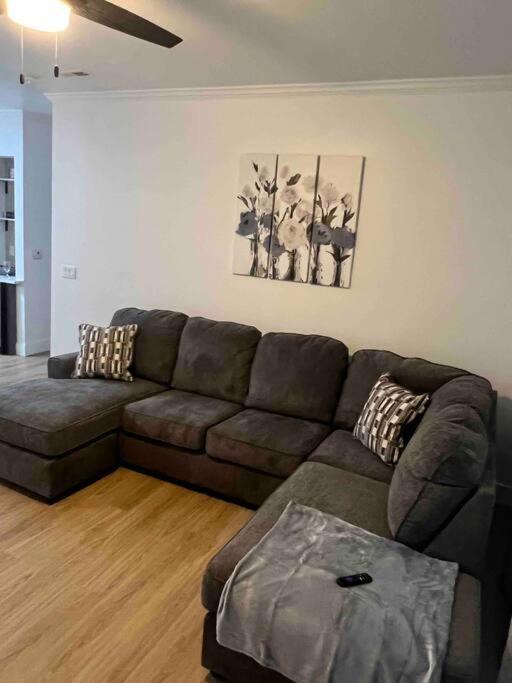 South Charlotte Most Wanted Extérieur photo