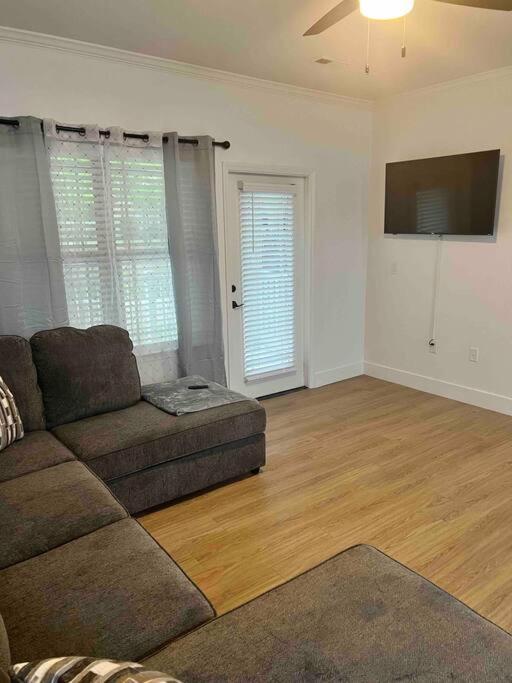 South Charlotte Most Wanted Extérieur photo