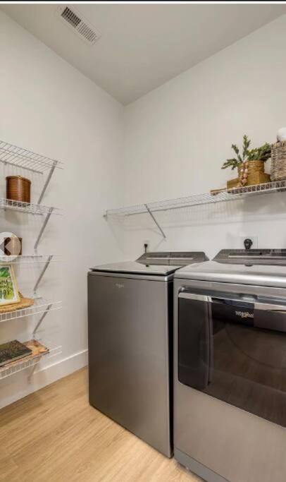 South Charlotte Most Wanted Extérieur photo